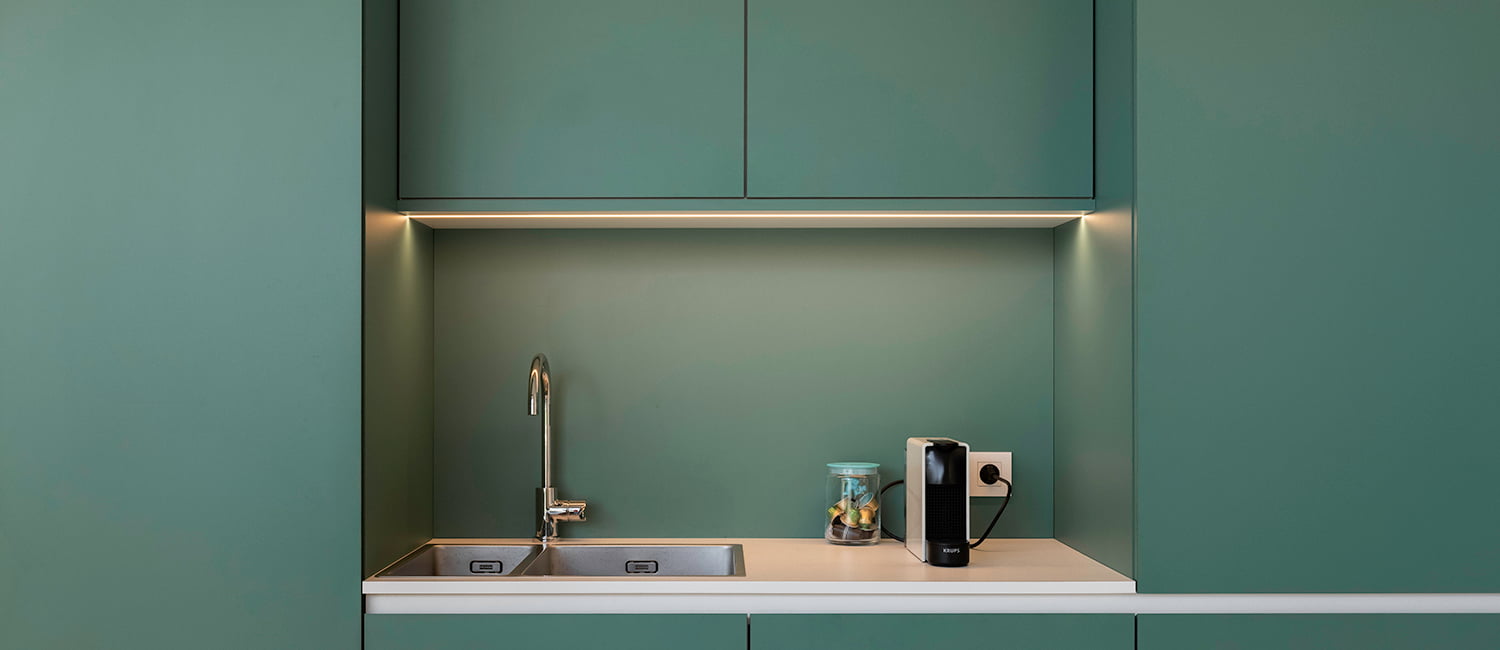 Unicolour design - green cupboards